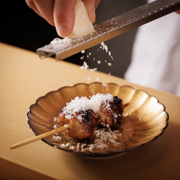 【人氣】雞肉刺身、6種串燒、最後一道菜等9道菜的烤雞肉串套餐：7,700日圓（含稅）