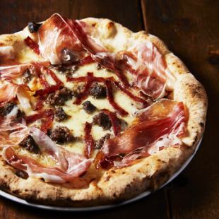 标准套餐包括两种在燃木烤箱中烘烤的披萨和正宗的意大利面。