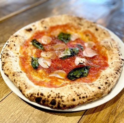 柴火烤製的 marinara 披薩