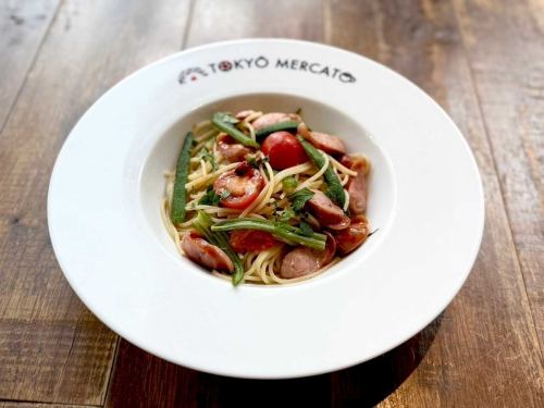 彩り野菜とソーセージのアーリオ オーリオ エ ペペロンチーノ ~オクラとトマトの爽やかさ~