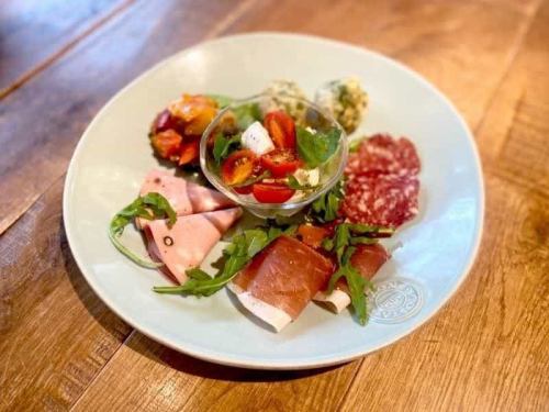 本日のアンティパスト・ミスト ~シェフの彩り前菜 5 種~