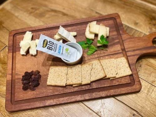 イタリア産チーズの 3 種盛り合わせ