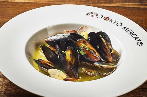 ボンゴレとムール貝の白ワイン蒸し~海の香りをまとって~