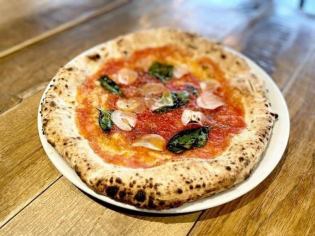 薪窯仕立てのピッツァ・マリナーラ