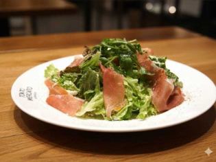 食感も楽しめる 新鮮野菜と生ハムのシーザーサラダ