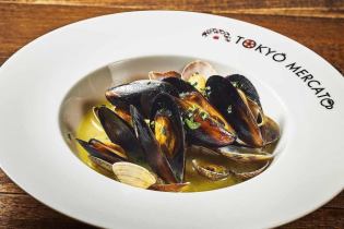 ボンゴレとムール貝の白ワイン蒸し