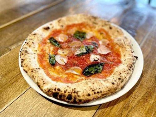 石窯仕立ての ピッツァ・マリナーラ