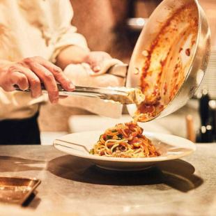 【初夏限定】人気No.1 自慢の前菜×国産牛のタリアータ×薪窯で焼くピザ&パスタ〈飲み放題付〉