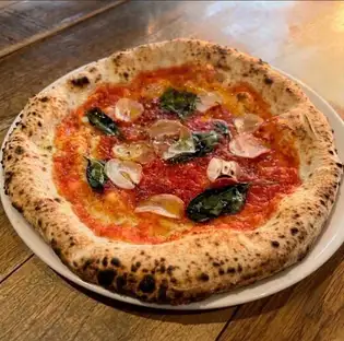 Stone oven-baked Pizza Marinara
