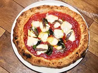 The saltiness and aroma of Rome: Pizza Romana