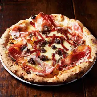 Artisan Macerara ~A gourmet pizza for meat lovers~