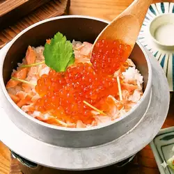 鮭といくらの親子釜飯