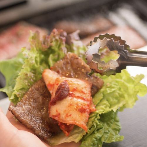 Enjoy yakiniku in the authentic Korean way of eating ◎