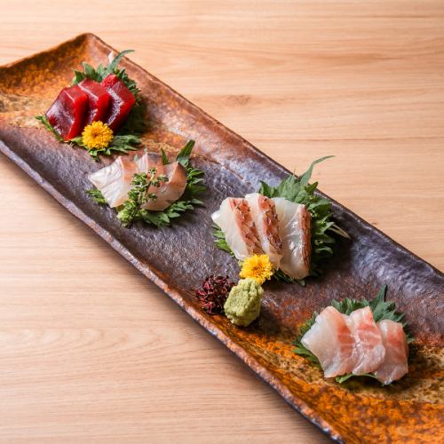 豊洲直送！旬魚が彩る刺身盛り合わせ