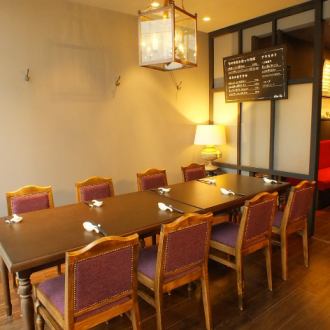 2nd floor private room for 5 to 10 people.(Normal use up to 8 people.10 people can be accommodated by adding a side seat) Ideal for banquets and entertaining ◎ Private room on the 2nd floor can be guaranteed for 500 yen per person.