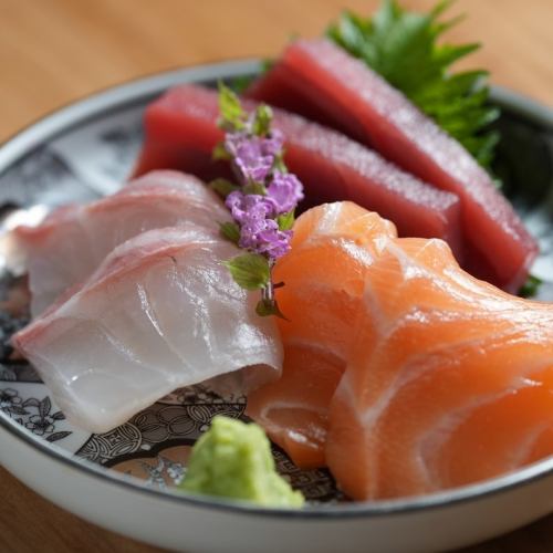 Assortment of three kinds of sashimi