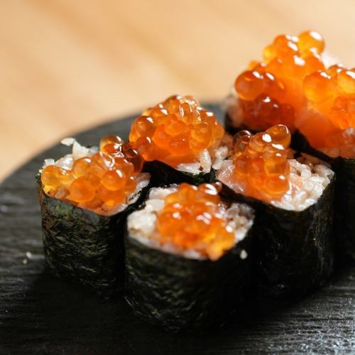 Salmon and salmon roe roll