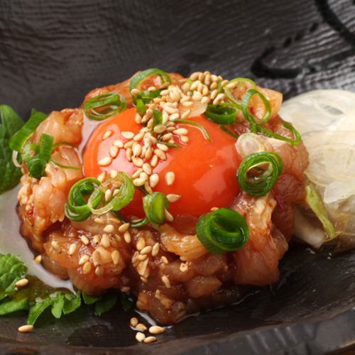 Because it's so fresh! Seared parent chicken thighs and yukhoe are also very popular!