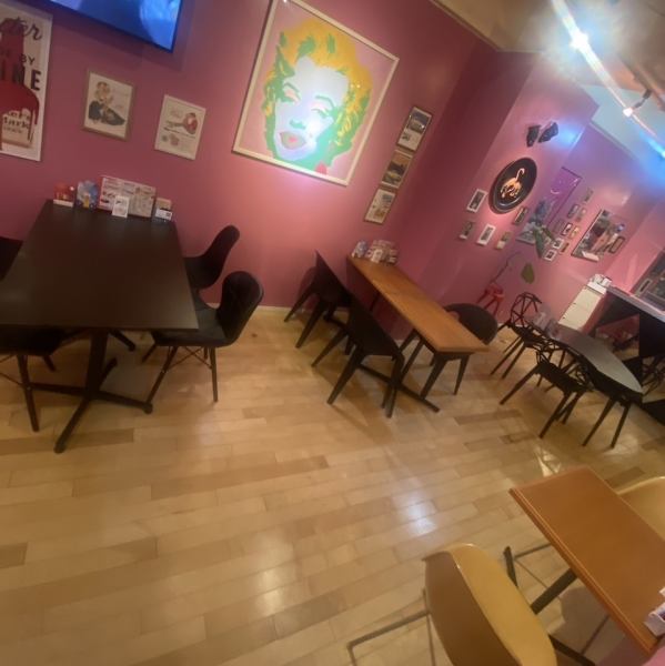 【おしゃれなカフェで味わう本格メニュー】仙台で本格アメリカンダイナーの味を楽しめるお店です。レトロな雰囲気が漂う店内には、ハンバーガーやフライドポテトや豊富なおつまみなど、人気メニューが揃い、どれも絶品。友人との会話を楽しみながら、心地よい時間を過ごすのにぴったりです。ぜひ、足を運んでみてください。