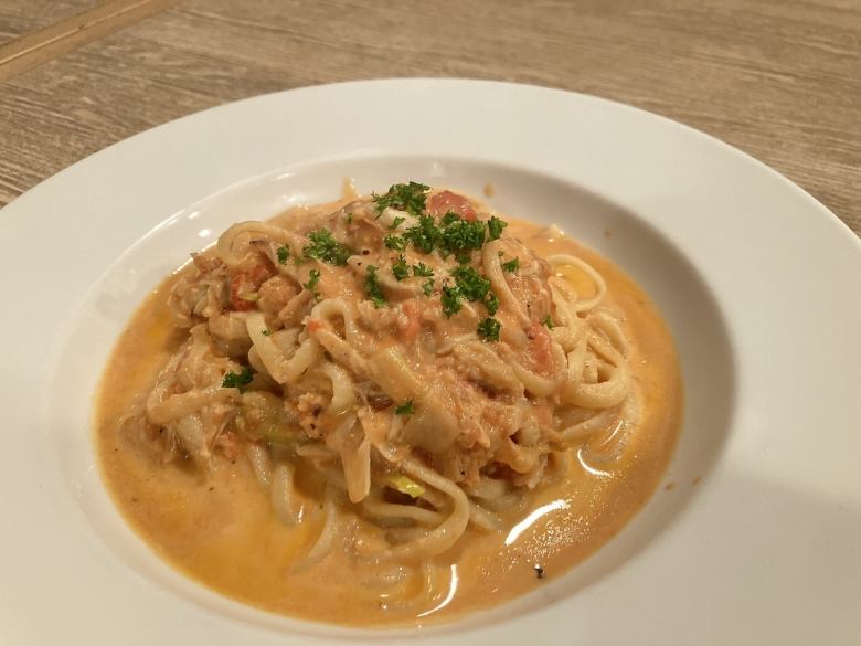 ワタリガニのトマトクリームパスタ