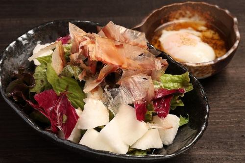 たたき長芋と温玉のさっぱりサラダ