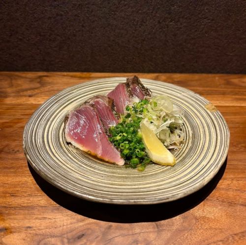 鹿児島産本ガツオのタタキ