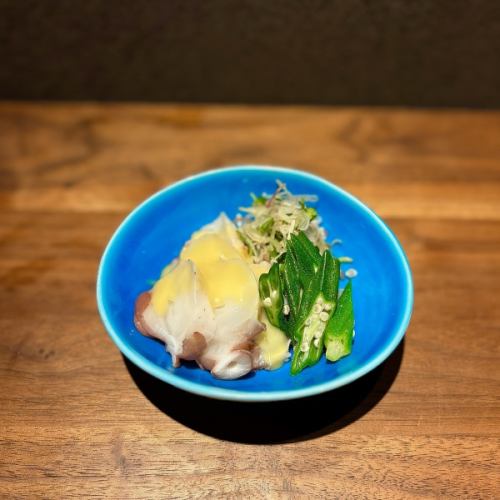 北海道産タコとオクラの辛子酢味噌