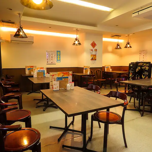 【広々店内◎】30名様までご利用いただける個室もご用意しており、各種宴会に最適な空間となっております。周りを気にせずゆったりと過ごせるため、会社宴会や打ち上げ、歓送迎会にもおすすめ。人数や用途に合わせたレイアウト調整も可能ですので、大切な集まりを快適にお楽しみいただけます。ぜひお気軽にご相談ください。