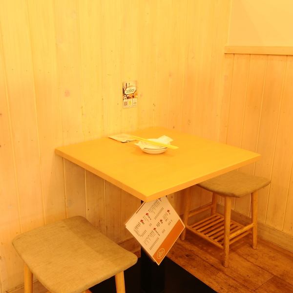 【デートや一人飲みにぴったり♪】居酒屋デートにぴったり♪オープンキッチン目の前のカジュアルな空間★もちろん仕事帰りの一人飲みも大歓迎!