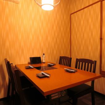少人数様からご利用可能な完全個室席をご用意しております♪周りが気にならない完全プライベート空間でごゆっくりと素敵なお時間をお過ごしください！