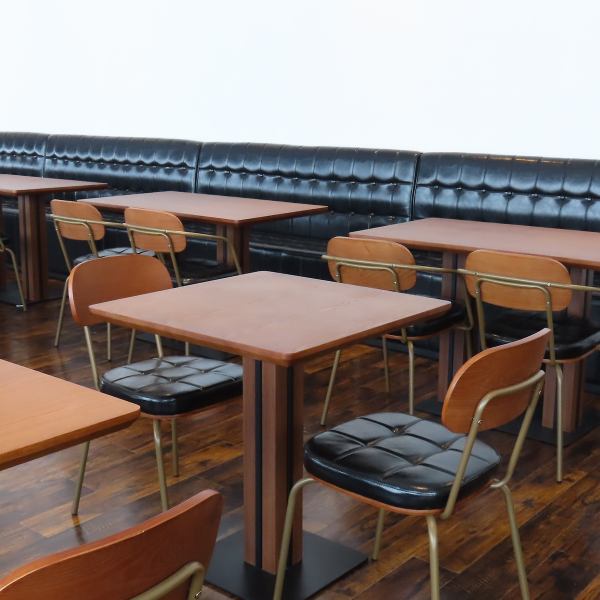 錆びた金属や札幌軟石といったインダストリアルな質感を取り入れた、こだわりの空間デザインです◎クールで洗練された素材の表情に、木材の温かみを融合させることで、他にはない特別な雰囲気を演出しています♪落ち着きのある上質なインテリアは、大切な方との記念日や、感性を刺激するお洒落なディナーにも最適です◎