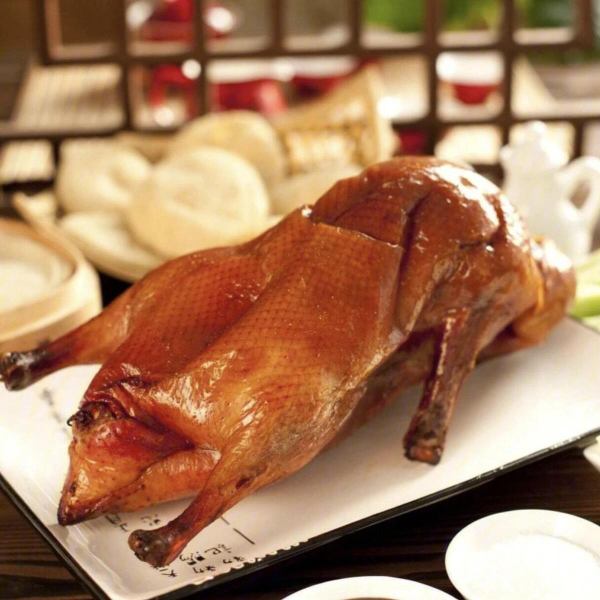 料理長特製！ジューシーな本格北京ダックが楽しめる
