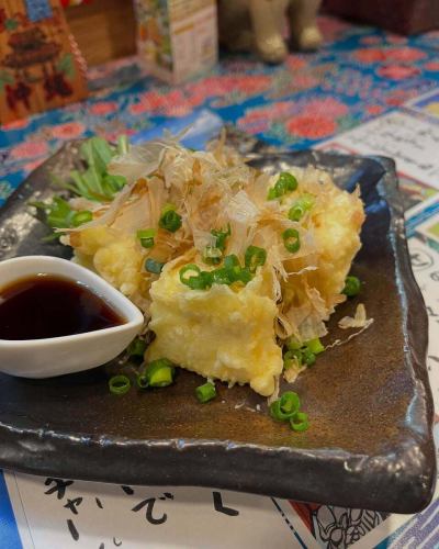 島豆腐の天ぷら

沖縄県の特産、島豆腐を天ぷらにしました。
当店の特製たれでお召し上がりください。
#期間限定メニュー
#狸の気ばらし　#沖縄料理　#沖縄居酒屋　#新さっぽろ居酒屋　#新札幌居酒屋　#泡盛　
#札幌グルメ　#新さっぽろグルメ　#新札幌グルメ #新札幌　#新さっぽろ
#札幌ご飯　#札幌ごはん　#厚別