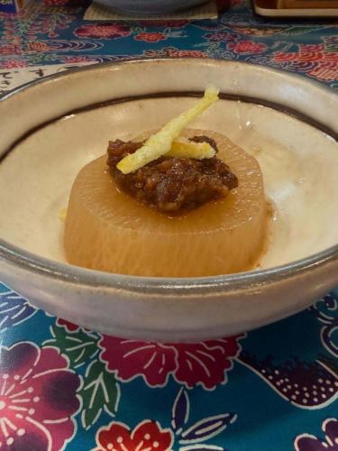 Steamed radish 380 yen
On top of radish that has been simmered overnight
It is topped with homemade oil miso.
Limited quantity.
Please try.
#Lots of reservations today
#Okinawa cuisine
#Okinawa Izakaya
#NewSapporo
#Awamori
