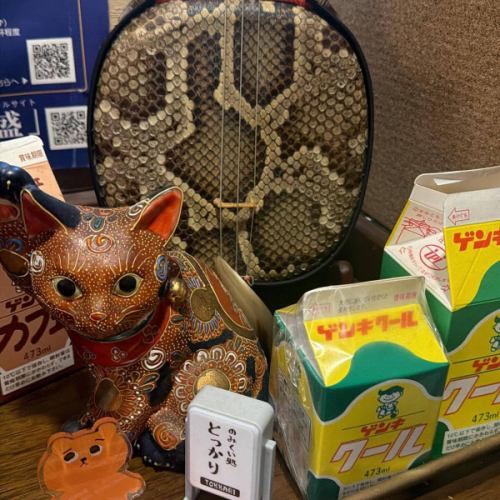 就连香蕉纤维布也开始失去弹性了……
我想弹吉他,也想练习吹萨克斯。
我想骑摩托车、看电影、读漫画和小说。
嗯,人生就是一系列的选择,不是吗?
我们也希望我们的店铺能够被选中。
#冲绳居酒屋
#新札幌
#自制面条
#泡盛
#店长有时会演奏三弦琴(冲绳弦乐器)