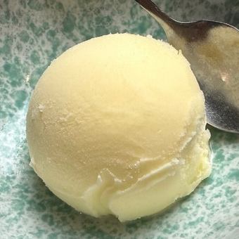 Vanilla ice cream/Yuzu sherbet/Oreo ice cream/Kuromitsu soybean flour ice cream/Condensed milk strawberry ice cream