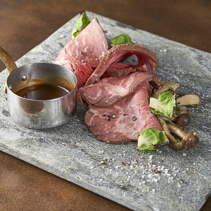 10 dishes including roast beef and pork! Relax with 2.5 hours of all-you-can-drink.
