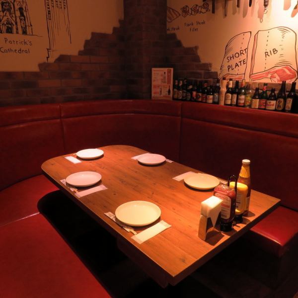 [Comfortable sofa seat] Enjoy your meal and drinks slowly on the U-shaped box seat♪