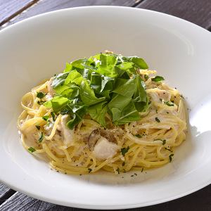 Hokkaido cod roe, scallops, and arugula in cream sauce