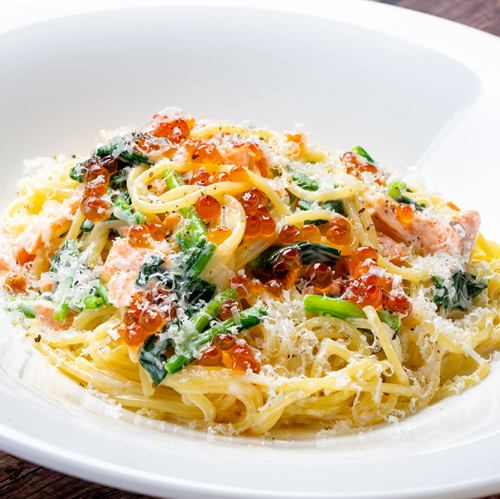 [Cream sauce] Smoked salmon, salmon roe, and spinach in cream sauce