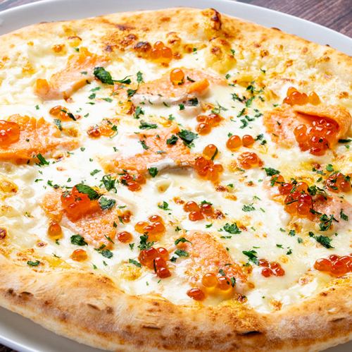 Smoked salmon and salmon roe pizza