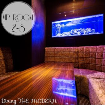 VIPROOM.VIPROOM with an aquarium!! Why not relax on the sofa?