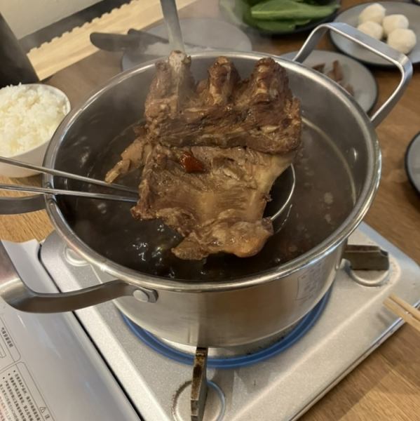組み合わせは無限大！辛さを選んで、お好きな具材を組み合わせてあなただけの『薬膳火鍋』を♪
