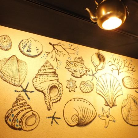 On the wall there is a fancy painting like a shells ...!