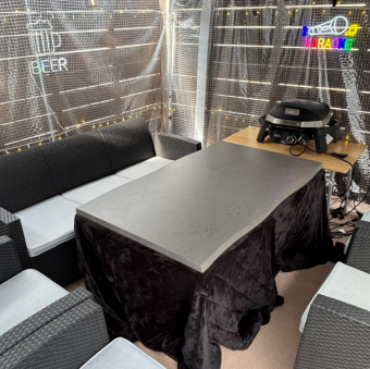 【大きめソファ】手ぶらで気軽にBBQやお鍋を楽しめる！全席ヒーター&こたつ導入で冬季の屋上でもぽかぽか！