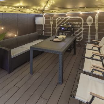 【大きめソファ】手ぶらで気軽にBBQなどが楽しめるお席です。また屋外やテラス席などを完備しており、これからの季節に最適です。