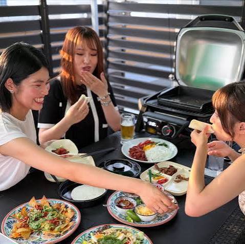 昼から屋上BBQとお酒を満喫！開放的な空間で昼飲みを楽しもう！