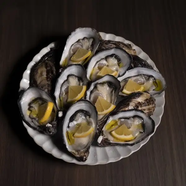 【大分県佐伯市産】旨味凝縮＆後味すっきり！スタッフも惚れ込んだ絶品生牡蠣「海雫」