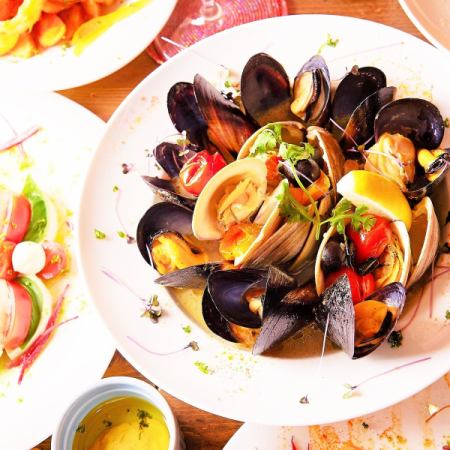 Steamed white wine with clams and mussels