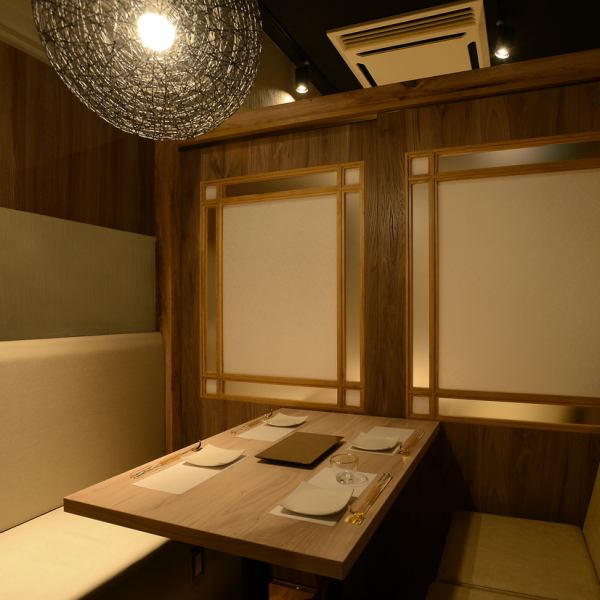 [2-4 people] This is a small private room recommended for those who want to eat relaxedly today. The spacious private room is recommended for 2 to 4 people to eat slowly.It is a recommended seat for those who are thinking of having a meal in a modern restaurant ♪ Please use it for scenes such as dates in Umeda and girls' association.